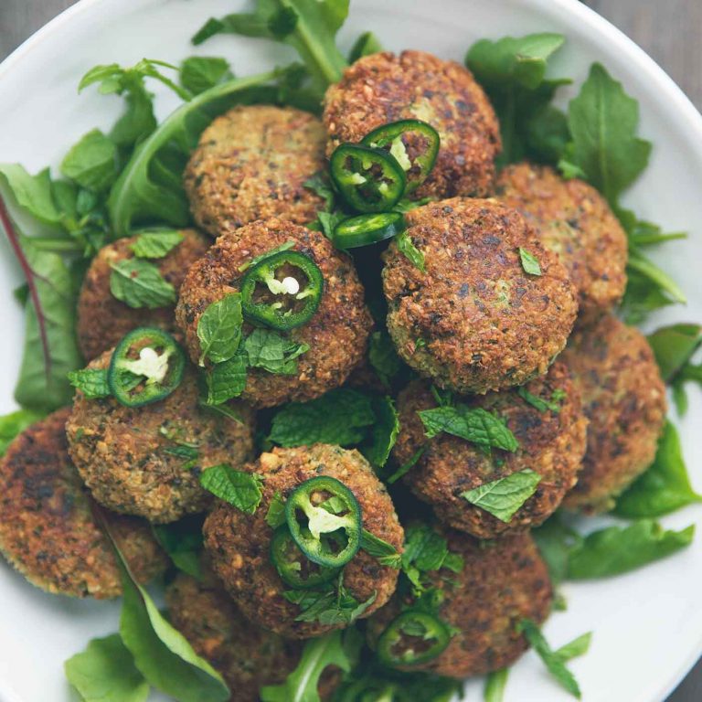 falafel med grönkål, kikärter och chili