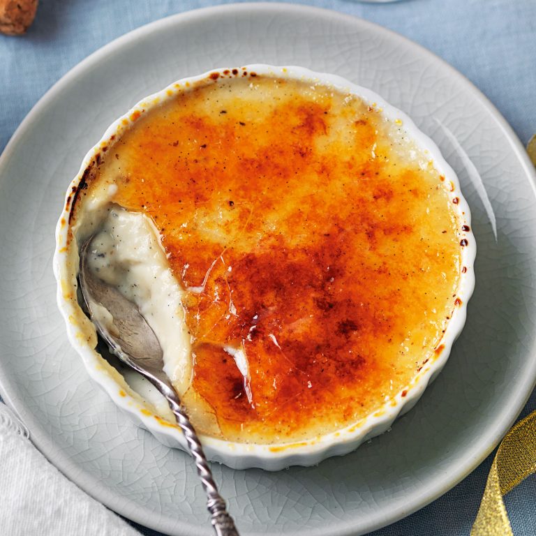 creme brulée smaksatt med kardemumma.