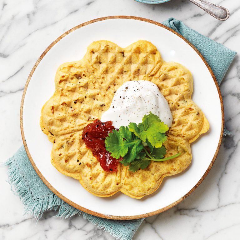 De här vegetariska våfflorna görs på blötlagda röda linser. Fiberrikt och proteinrikt. Perfekt som enkel lunch eller mellanmål.