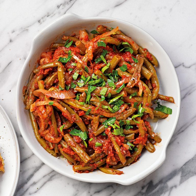 Haricots verts är billigt och nyttigt. Glöm inte bort gott! Speciellt i den här kryddiga tomatsåsen med bland annat spiskummin och koriander.