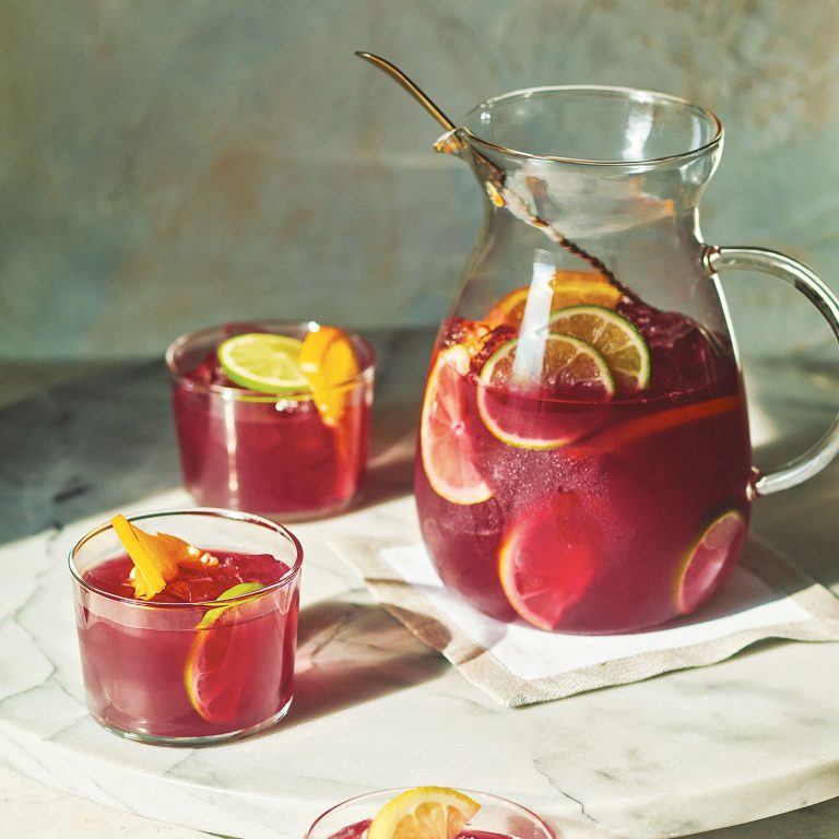 Sangria är en utmärkt aperitif. Det passar bra till grillpartyn och höjer stämningen under söndagsbrunchen.