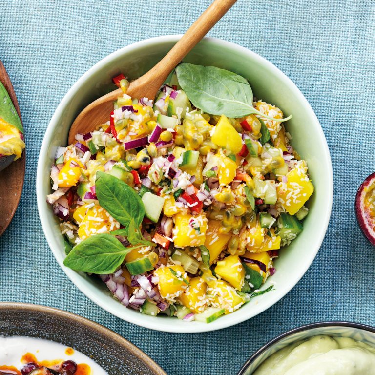 En fräsch och fruktig salsa med mango, thaibasilika, chili och kokosflingor. Gott till grillat med sin friska smak.