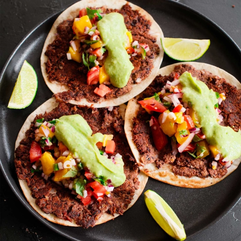 Smash tacos med svarta bönor